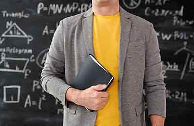 新時(shí)代教師的根本任務(wù)